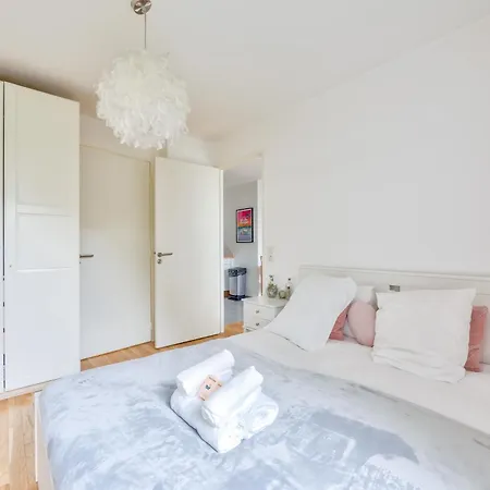 Appartamento 1br Flat With Lovely Terrace And Parking Rueil-Malmaison