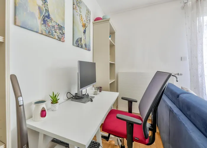 1br Flat With Lovely Terrace And Parking *